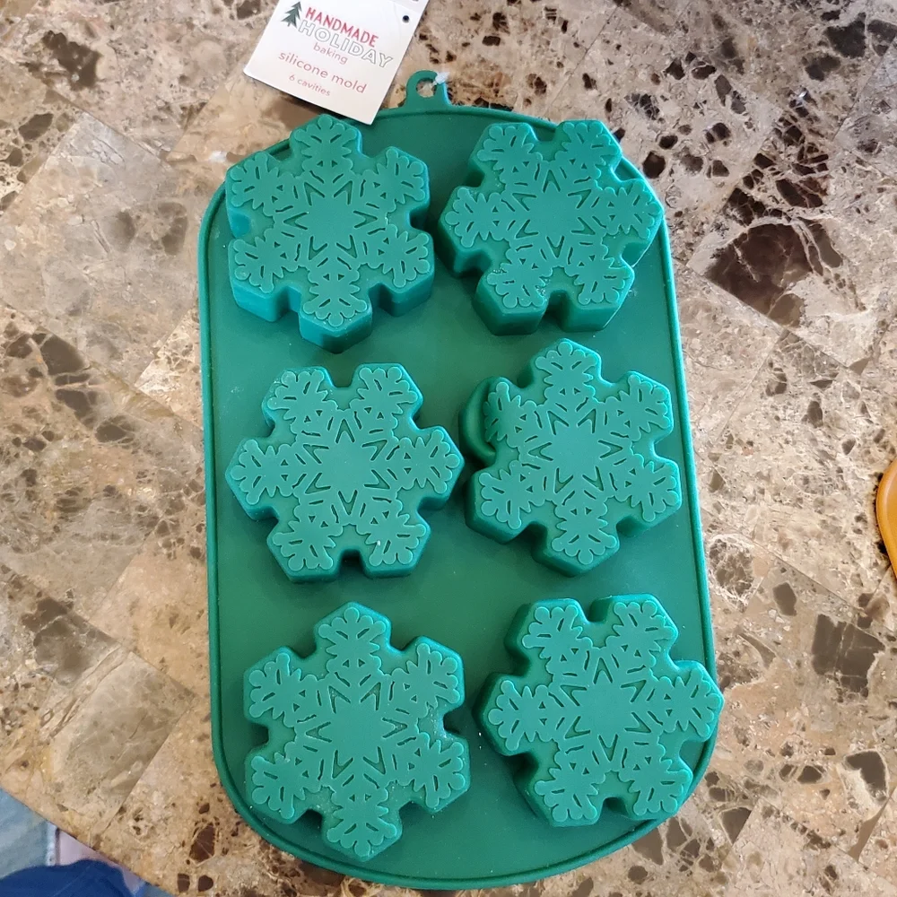 6 Large SNOWFLSKES 1 Mold NEW Silicon Baking or Resin Mold Handmade Holiday